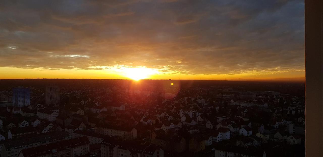 Ferienwohnung Skyline-Aussicht und fantastische Sonnenuntergänge Langen  Exterior foto