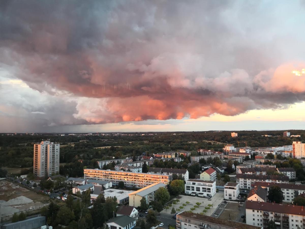 Ferienwohnung Skyline-Aussicht und fantastische Sonnenuntergänge Langen  Exterior foto